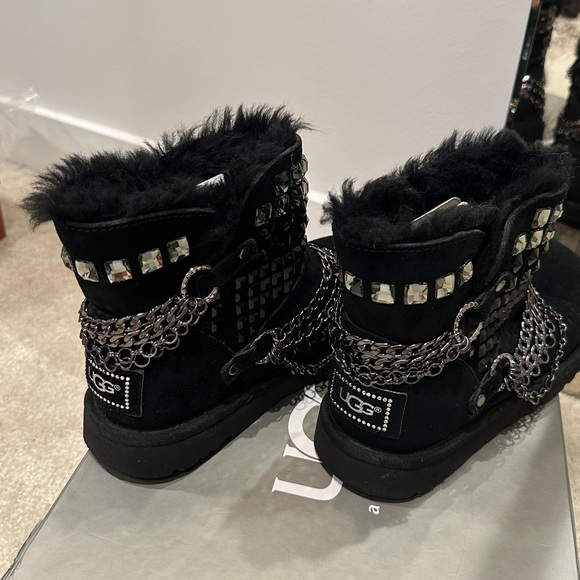 Limited edition UGG Swarovski Crystal boots - Picture 2 of 5